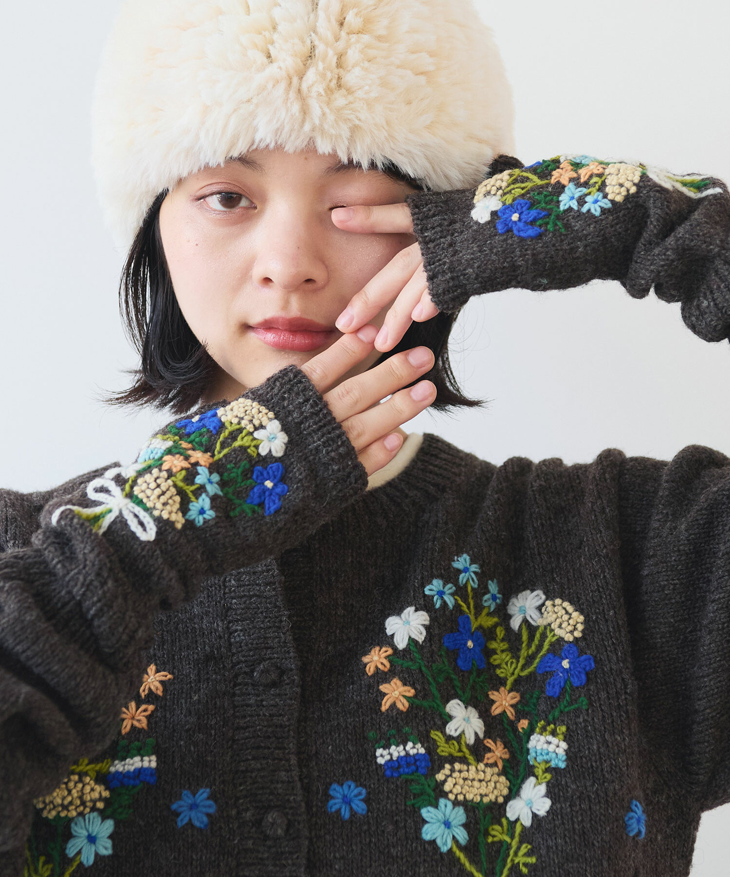 AMBIDEX Store 〇 ペルーハンドニット ブーケ刺繍 グローブ(F コゲチャ