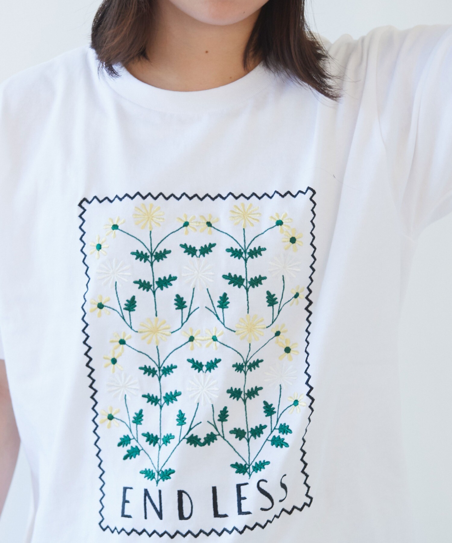 AMBIDEX Store ○souvenir embroidery Tシャツ(F シロ): yuni