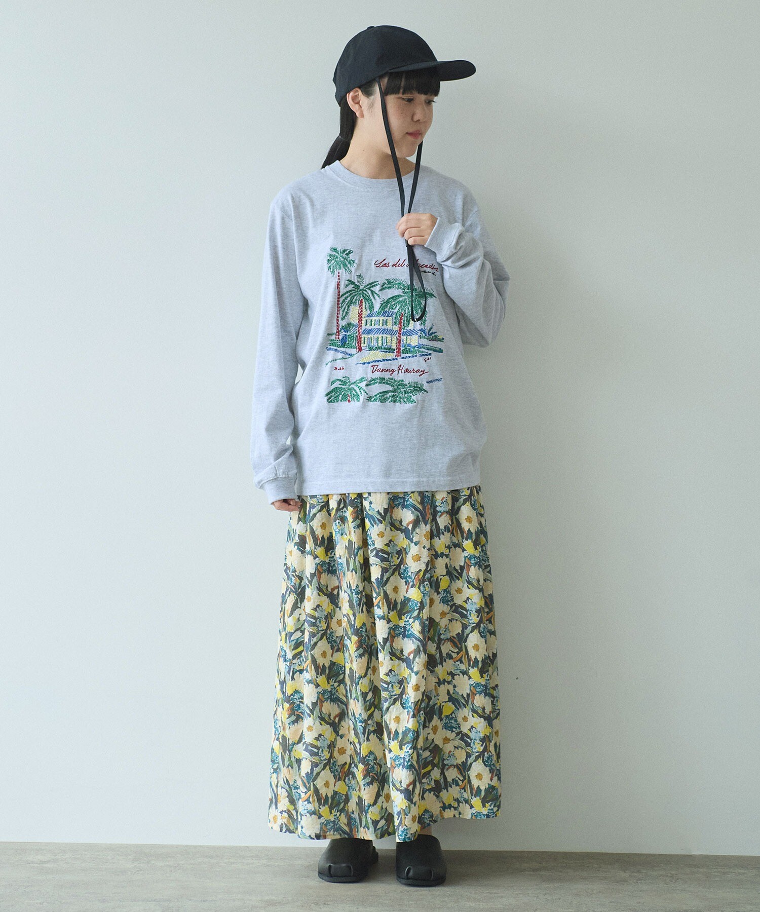 AMBIDEX Store ○Island villa embroidery long sleeves Tシャツ