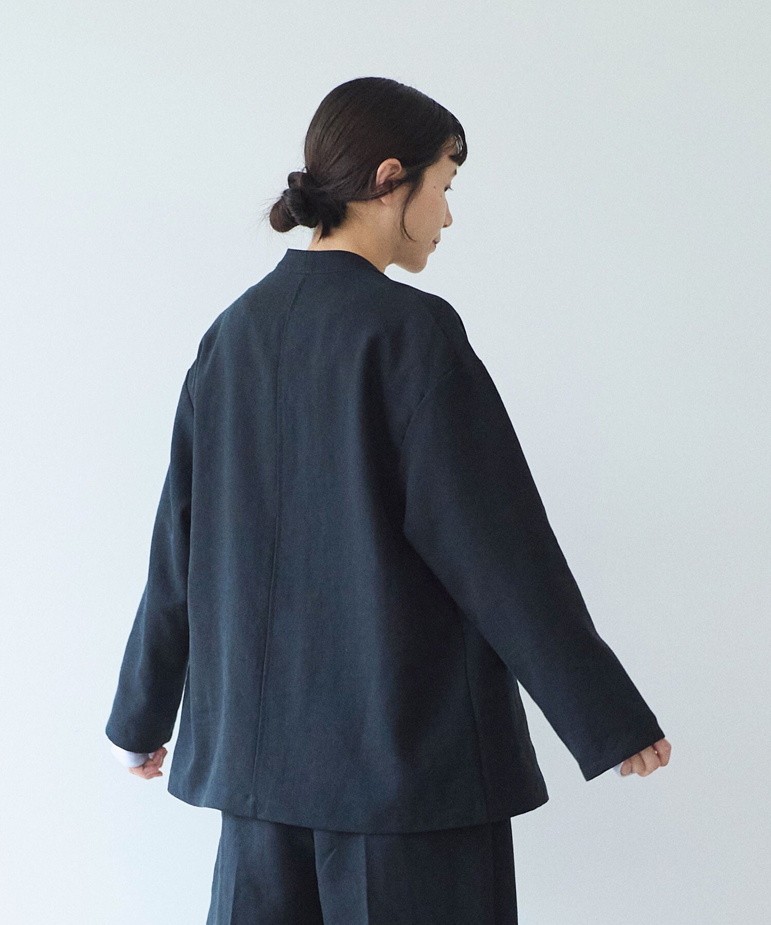 美品 yuni リネン混セミダブルジャケット 黒 yuni ジャケット ノーカラージャケット Linen/Polyester double cocoon