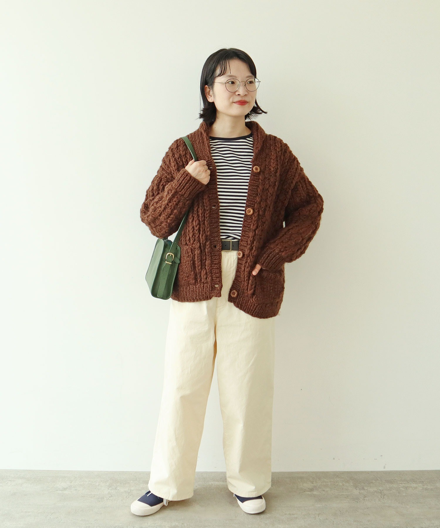 モデル:身長160cm ※肩ひもを外して着用しています。