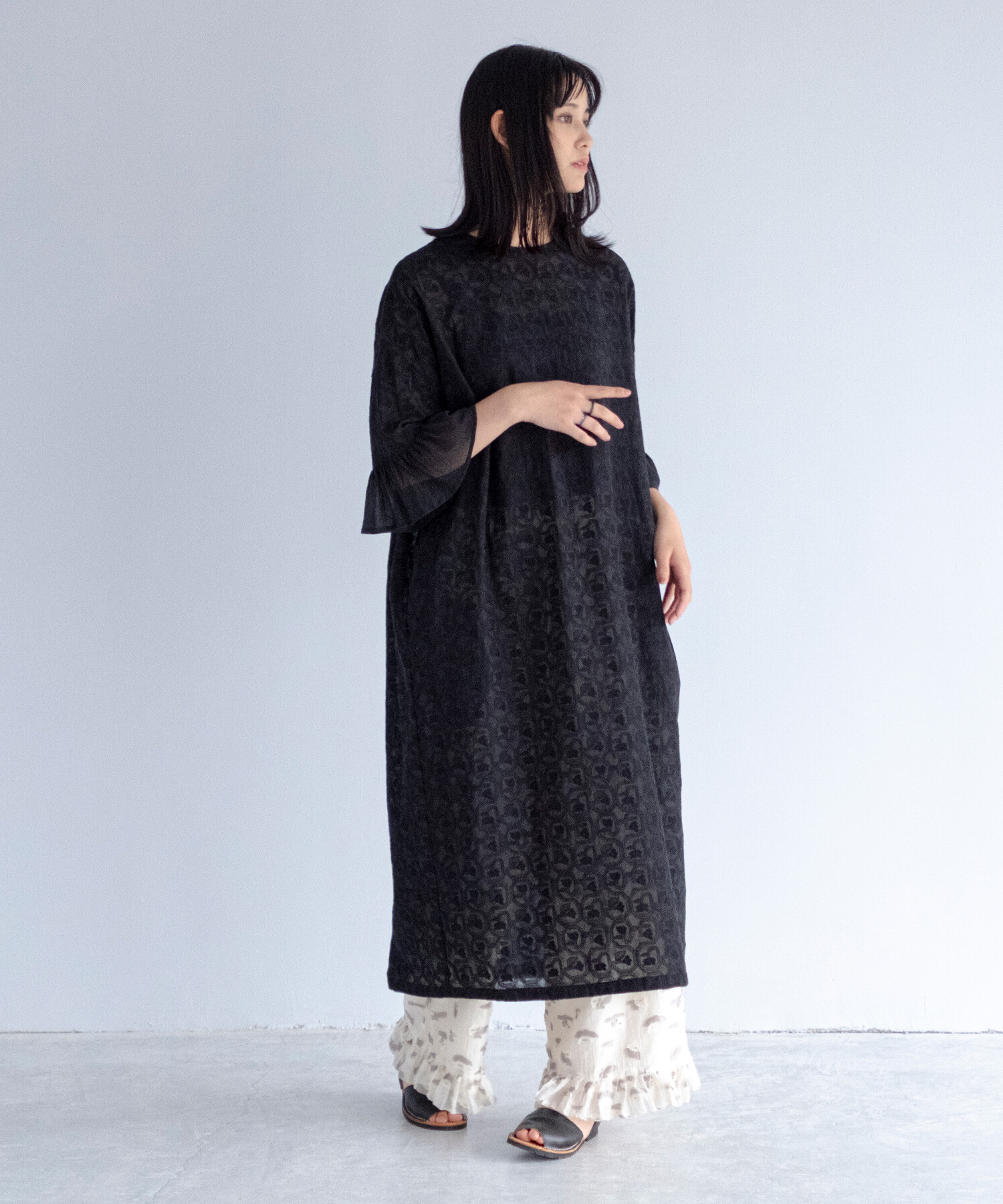 AMBIDEX Store 【予約販売】〇turn flower embroidery ワンピース(F