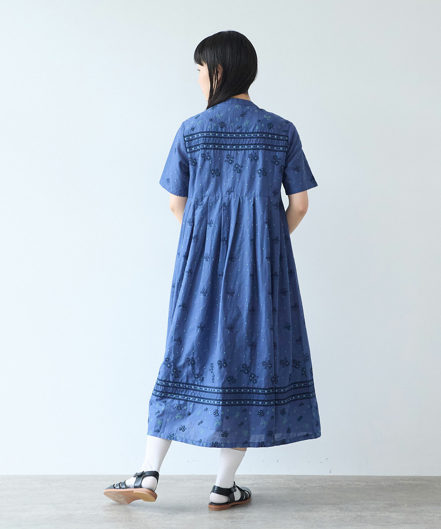 ビュルデサボン　刺繍プリーツワンピース AMBIDEX Store ○ びわ刺繍 ワンピース(F シロ): bulle de savon