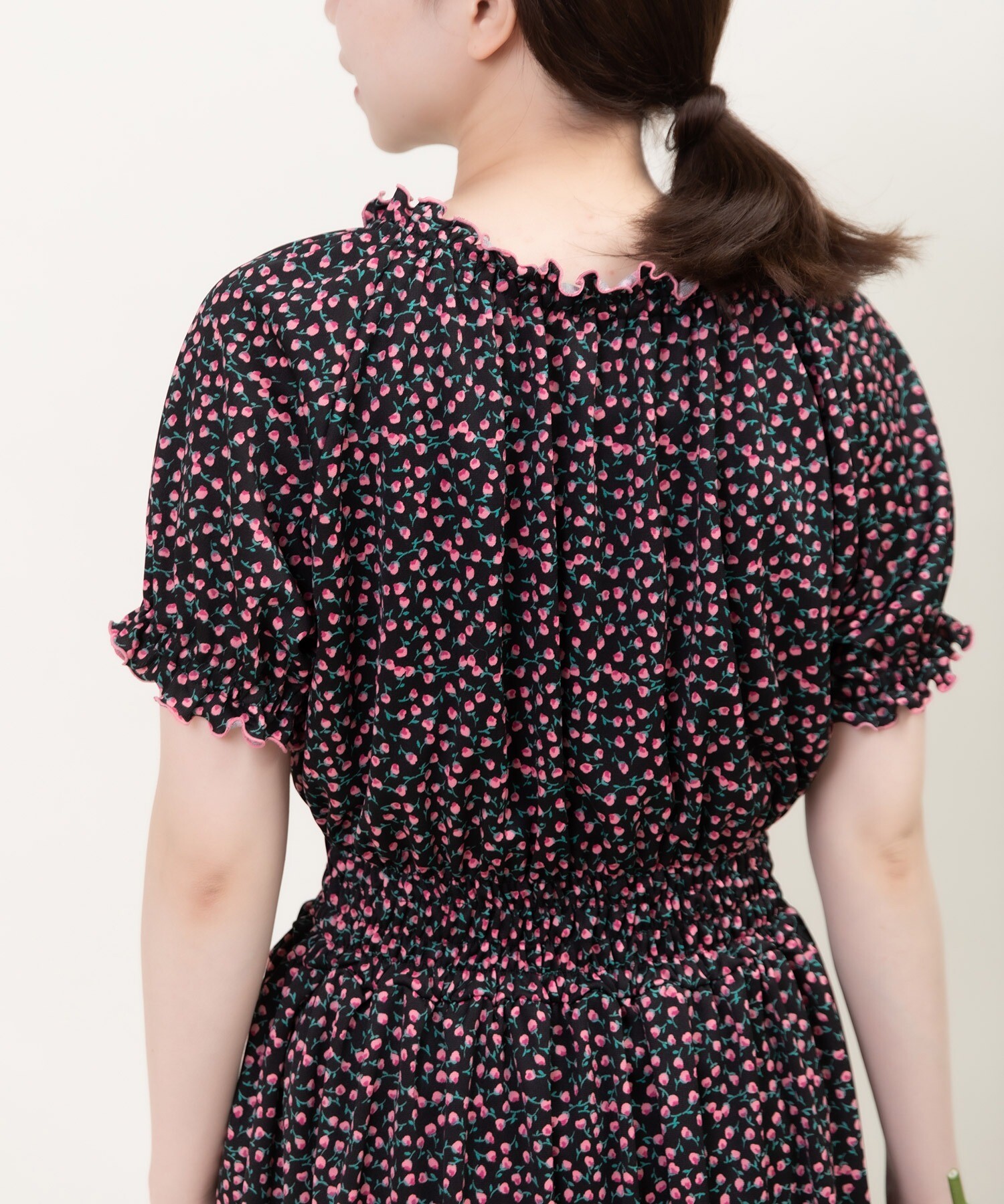 ポンチsmall roseプリント パフスリーブワンピース