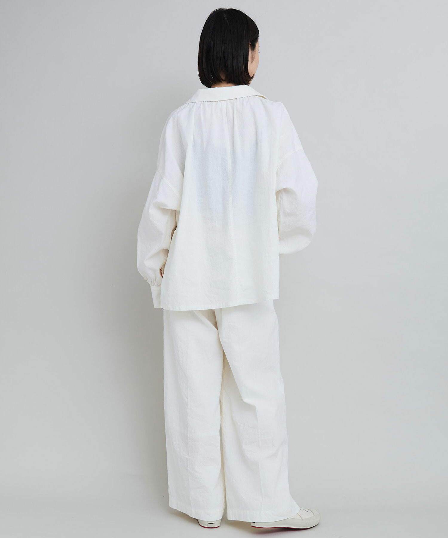 Yaeca | リネンギャザーブラウス White