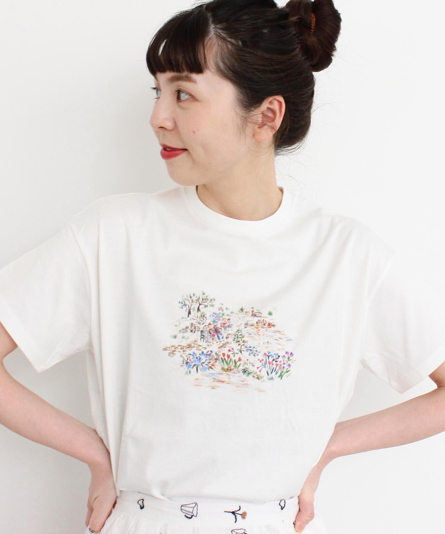 AMBIDEX Store 〇花にあつまる人たち プリント半袖Tシャツ(F シロ): l'atelier du savon