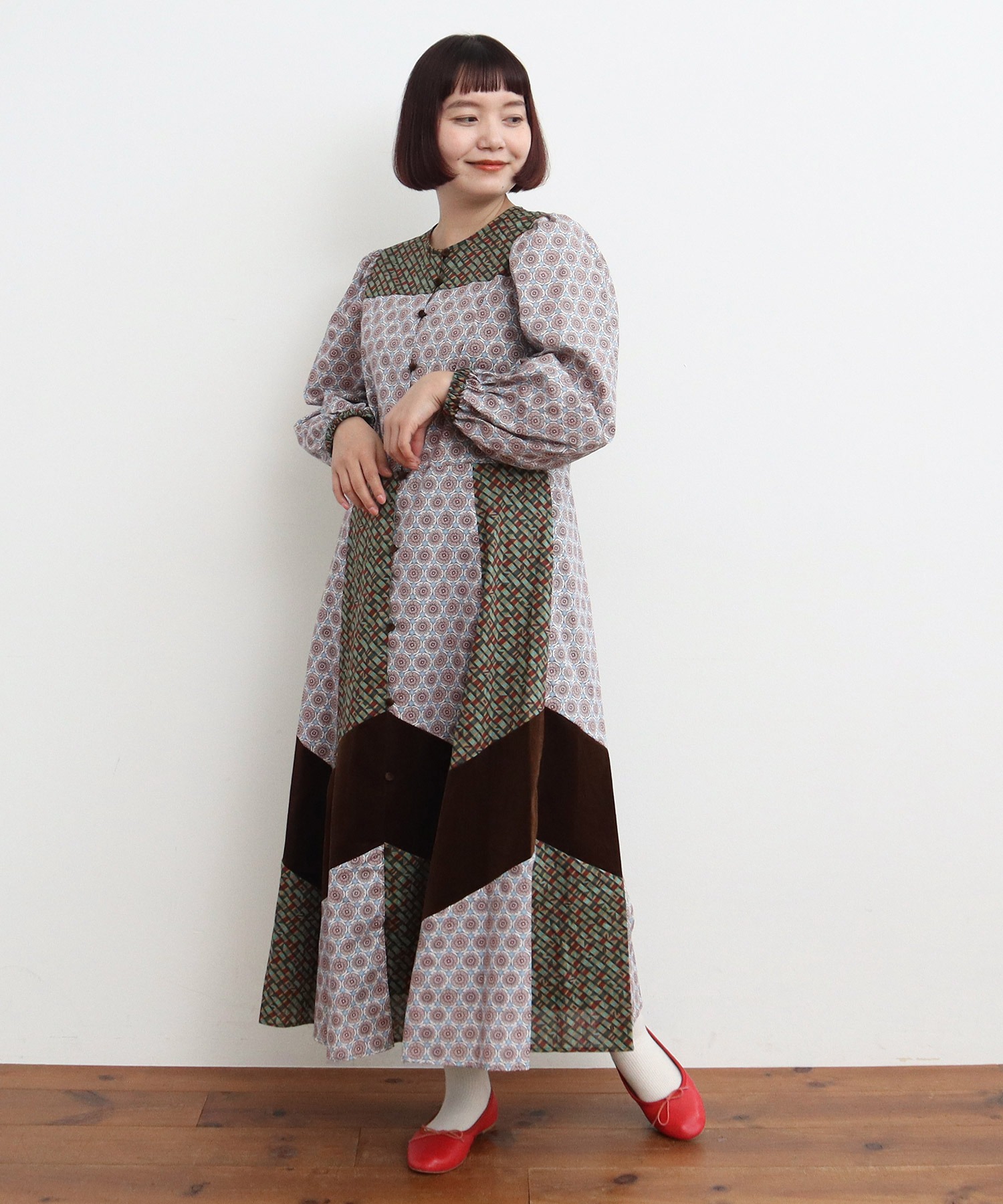 展示(リバティ/Liberty使用)キルティングフリルワンピース(ミシェル) リバティ/Liberty使用)キルティングフリルワンピース(ミシェル