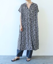 核P-MODEL テキストプリント シャツワンピース PRINTED BELTED SHIRT DRESS プリントベルテッドシャツ