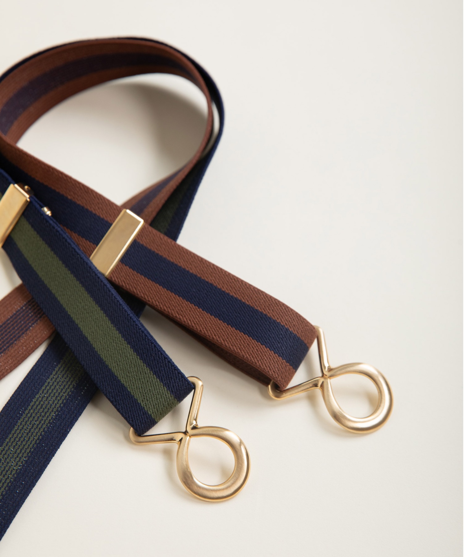 ���S�[���h�o�b�N�� ���C���S���x���g