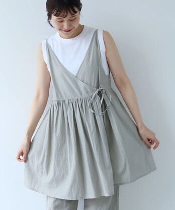 新品⭐︎EMMA TANK PALLADIO GRID リボンショルダーブラウス アルゴリズムに左右されない世界を。プラダが夢見る人間主導の