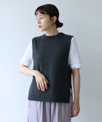 M11666 yuni コットンリネン shadow stripeオールインワン yuni（ユニ ）の「コットンリネン shadow stripe Vネック