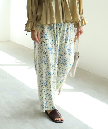 ○Ramie/Linen nostalgic flower print piping pants